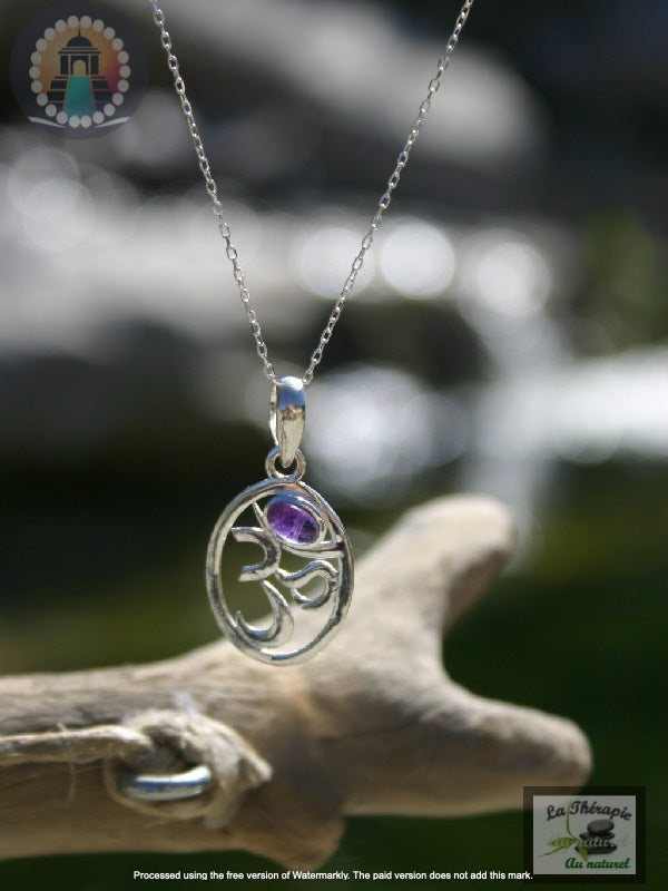 Pendentif OM orné d’améthyste – Energie cosmique & paix intérieure