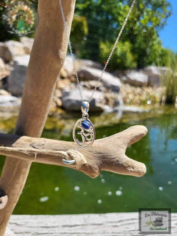 Pendentif OM orné de lapis lazuli -vibration universelle et intuition